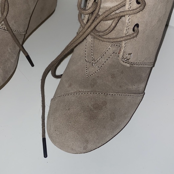 Tan TOMS wedges - Picture 2 of 5
